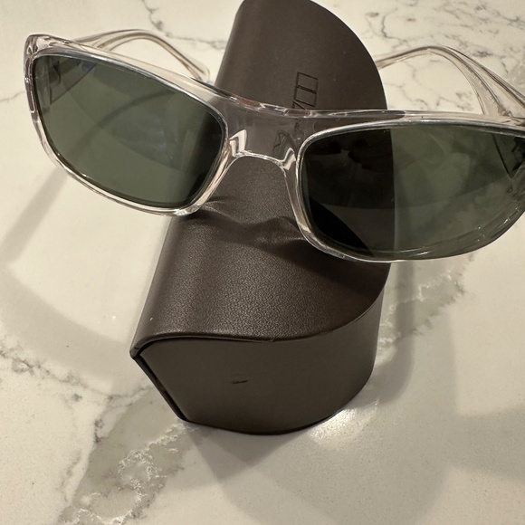 "BLACK FRIDAY SPECIAL" OLIVER PEOPLES SUNGLASSES - Picture 3 of 6